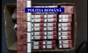 Ţigări de contrabandă găsite într-un autocar care venea din Turcia: erau ascunse sub scări